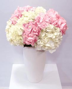 Limited-Time Offer: 10% Off on Arab Mother’s Day Flower Pre-Orders!