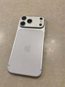 iPhone 17 pro max sliver