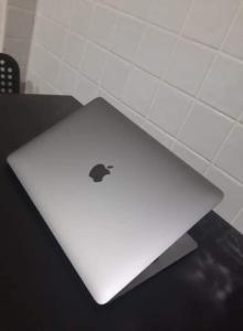 MACBOOK PRO 2017 i7 TOUCH BAR 13 INCH 512gb 16gb RAM