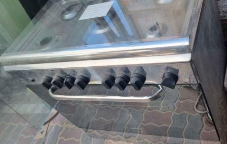 Gas cooker 5 burners