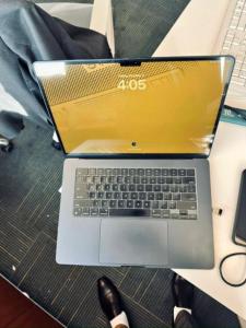 Macbook M2 15 Inch 2023 8GB/256