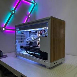 Mini Gaming PC RTX 5070TI Ryzen 7 9800X3D