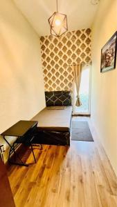 Fully Furnished Luxury Half Master Bedroom