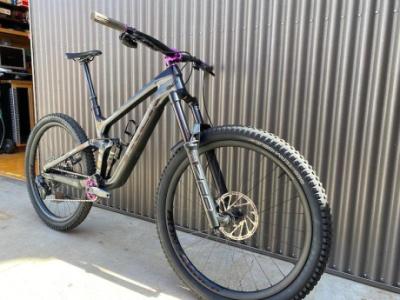 Selling my custom trek slash... 2022 9.8 AXS