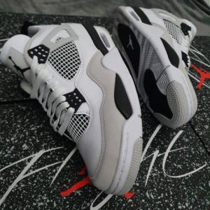 Snkrs Reselling Business - UAE Sneaker Marketplace