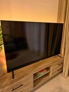 Nikai 65 Inch 4K UHD Android LED TV