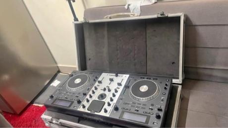 Numark mix deck with hard case not working power supply problem