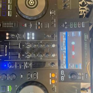 Dj pioneer XDJ RR + speaker NDR very with disco lights inside Pioneer XDJ RR