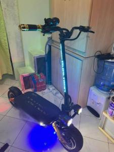 Dualtron Thunder 60 volts 35 Ah Lg battery 5400 watts dual power motor!