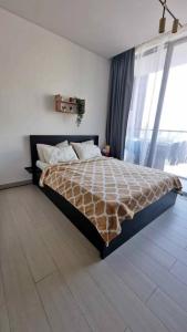 Queen size hydraulic bed