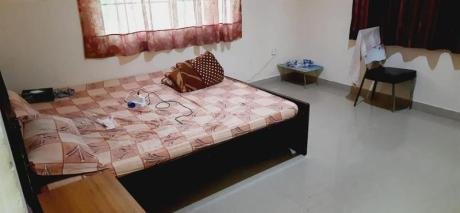 Studio room available for rent