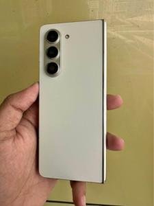 Samsung Galaxy Z Fold 5 –