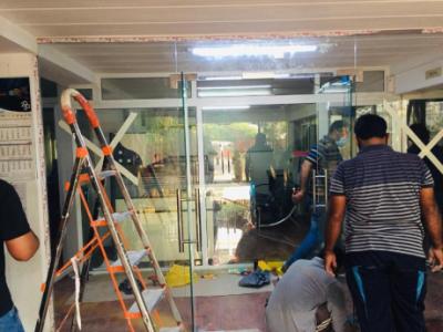 GLASS DOOR FIXER IN DUBAI
