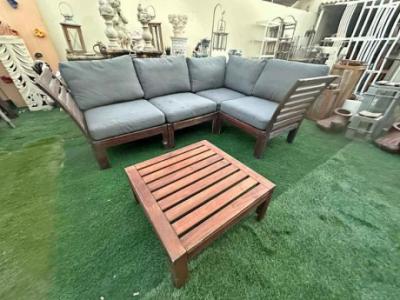Appalaro set 5 seater with cushions all in good condition and table