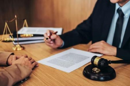 Why Professional Legal Services in Dubai Are Crucial for Expats
