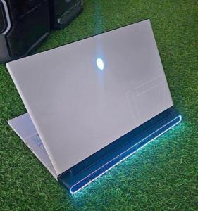 Alienware M17 R2