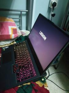 Lenovo legion 5i i7 10th Rtxhz display 500nits brightness 100%SRGB