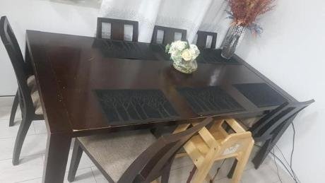 طاولة طعام مع 6 كراسي